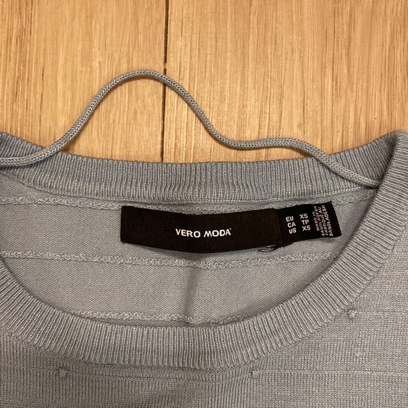 NWOT Vero Moda Silky Textured Blue Sweater crewneck with button cuffs - Picture 3 of 4